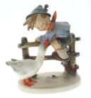 Прикрепленное изображение: dw17764-goebel-hummel-figurine-195-tmk-2-barnyard-hero-full-bee.jpeg